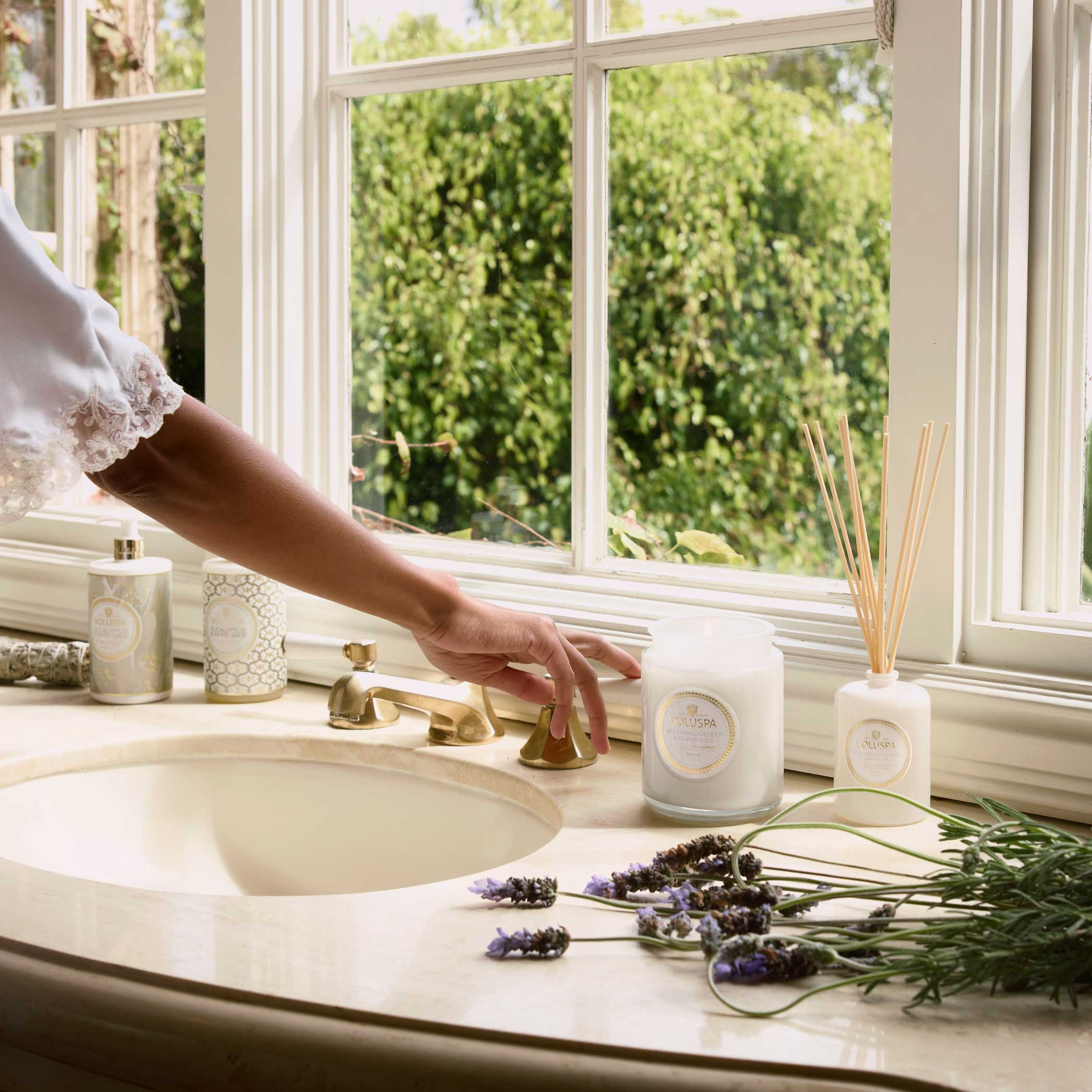 Mountain Lavender & Chamomile - Reed Diffuser - Image 4